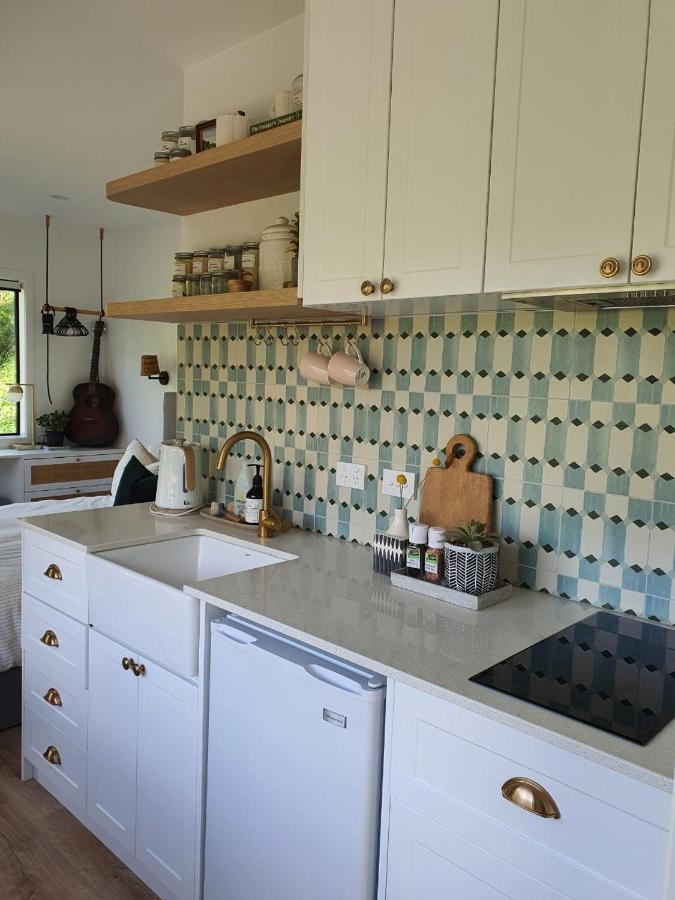 Tiny House With Greenhouse Dining Lower Hutt Exterior photo