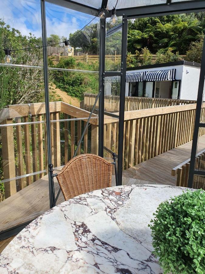 Tiny House With Greenhouse Dining Lower Hutt Exterior photo